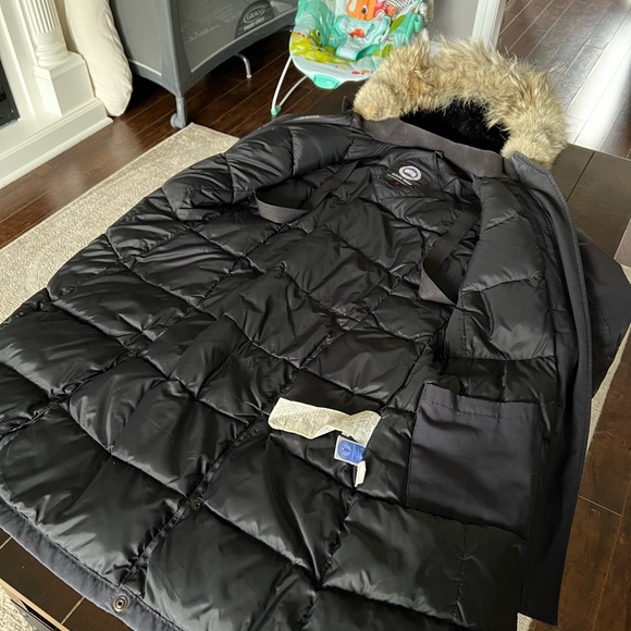Canada Goose Kensington Parka Size Small - Picture 10 of 14